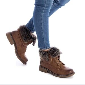 Elegant Brown Ankle Boots with Fur Lining